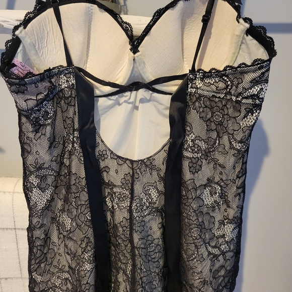 VS Lingerie - Picture 4 of 8